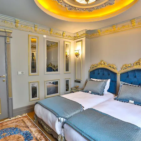 Real King Hotel 4*