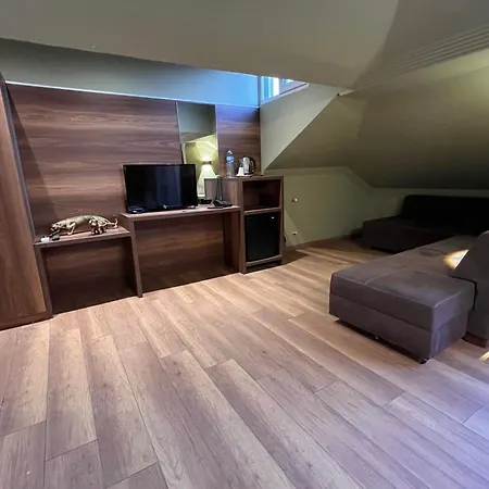 Real King Residance Отель