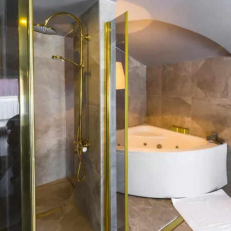 Real King Hotel