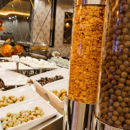 Real King Residance Отель