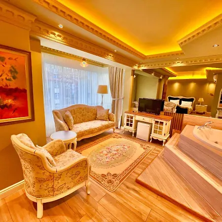 Real King Residance Hotel 4*